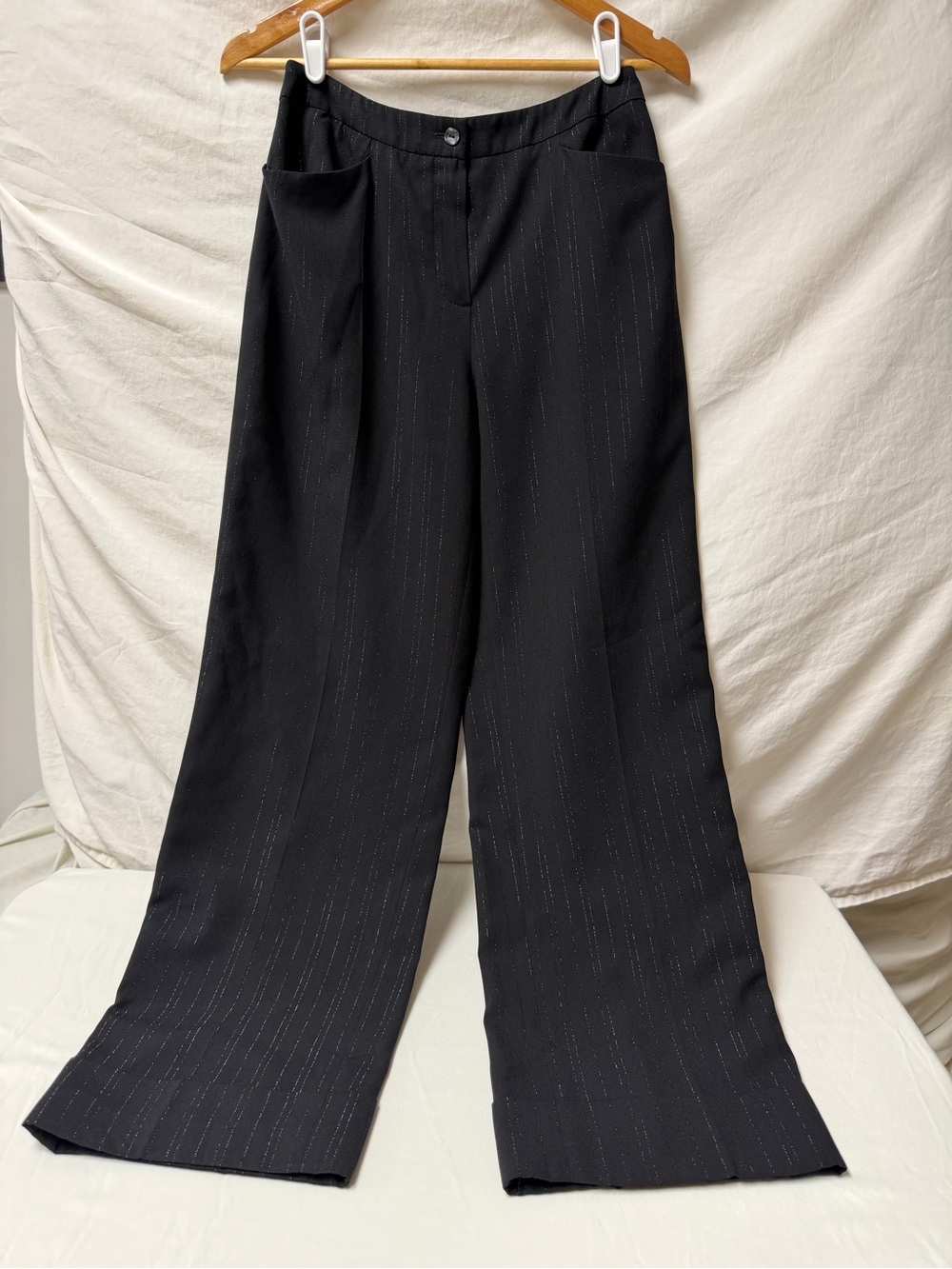 havre’ benard By benard holtzman Women’s 6 Black Lined Pin Stripped Dress Pants